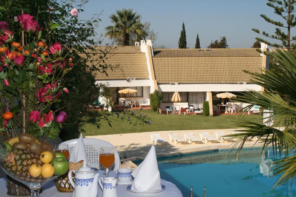 Villa Deluxe com 2 Quartos e Vista Piscina (6 Pessoas)